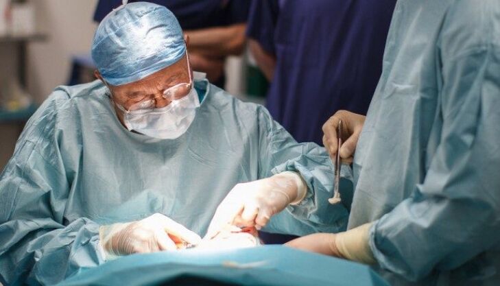 Ebakuntza begiko umorea kentzeko (bitrektomia)