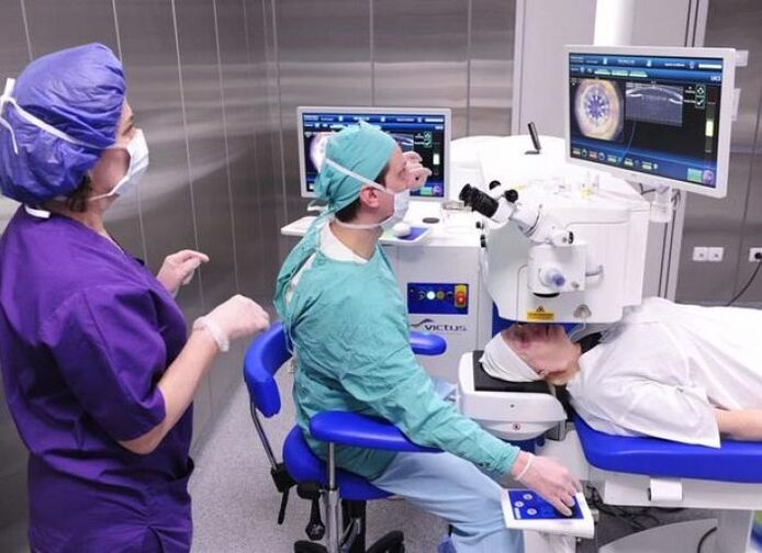 Erretinako malkoetarako, laser koagulazioa egiten da